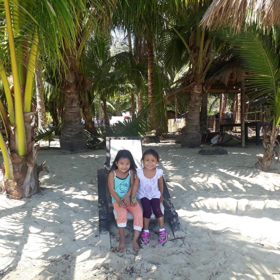 Peace & Love Beach Club Roxas  Bagian luar foto